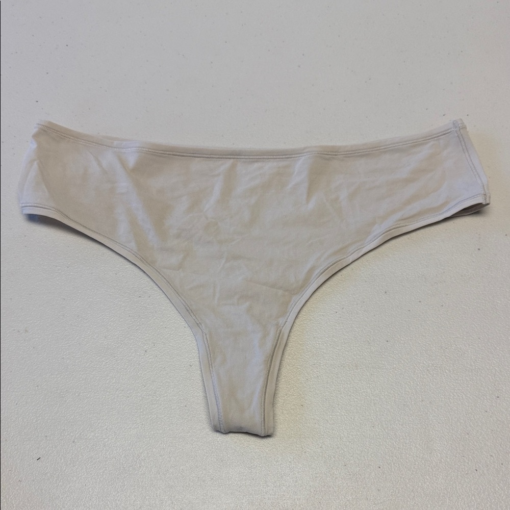 NWOT SKIMS Fits Everybody Thong